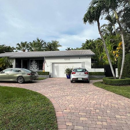 Villa Guilla North Miami Exterior photo