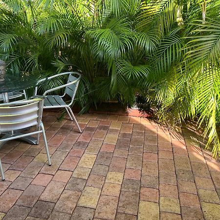 Villa Guilla North Miami Exterior photo