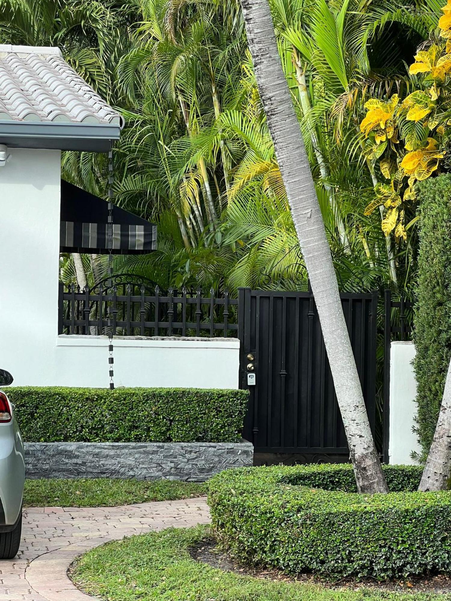 Villa Guilla North Miami Exterior photo