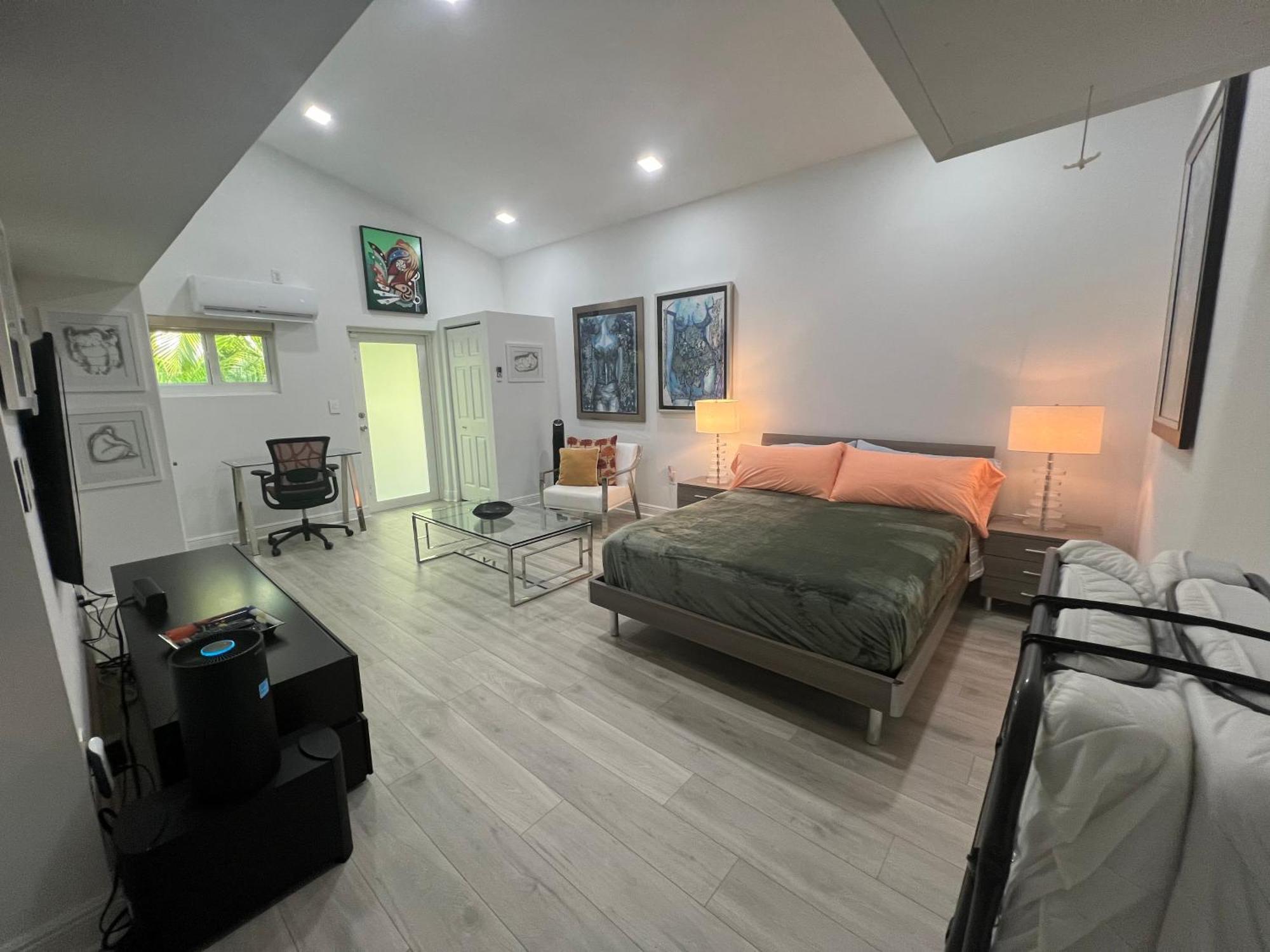 Villa Guilla North Miami Exterior photo
