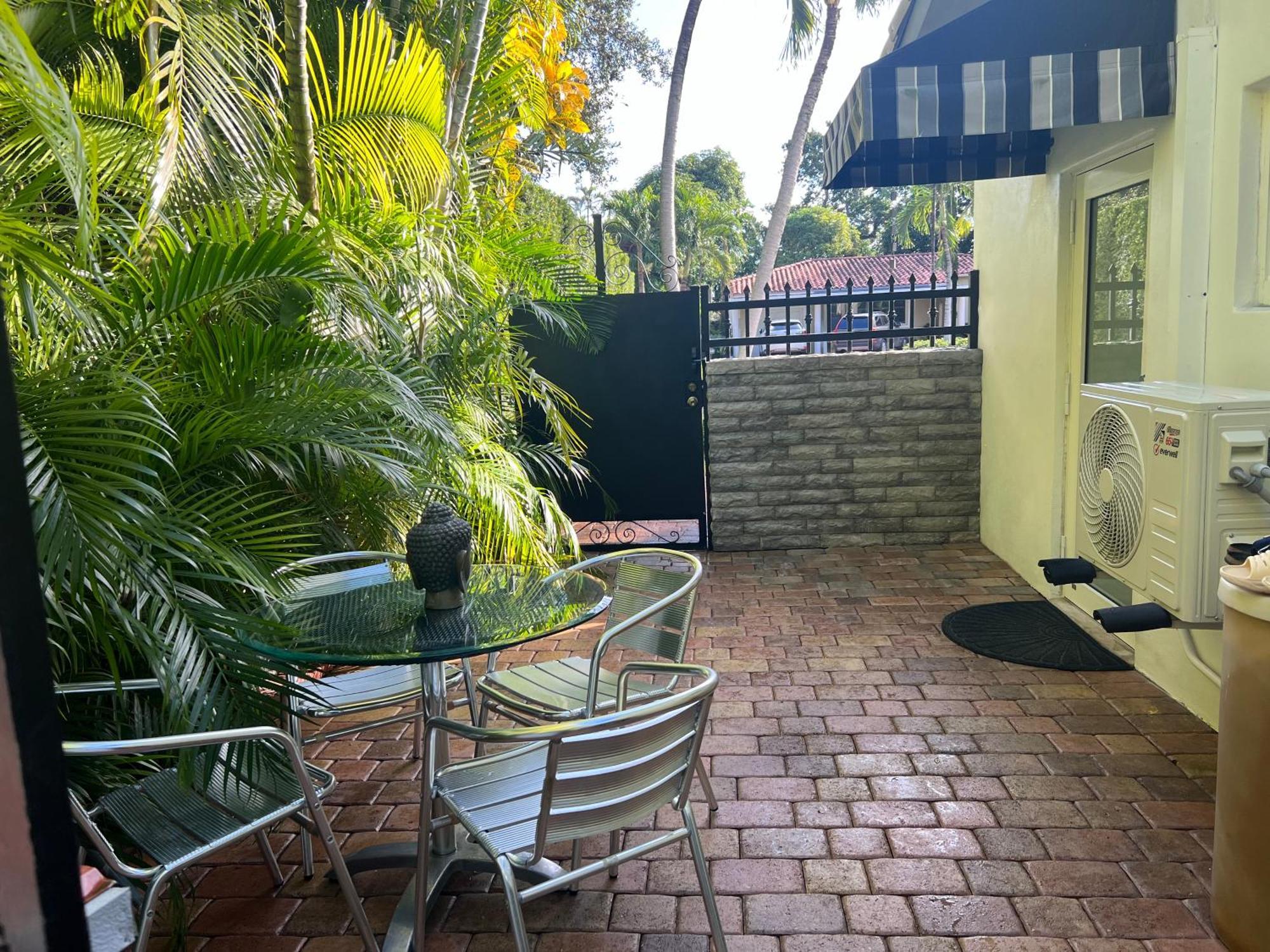 Villa Guilla North Miami Exterior photo